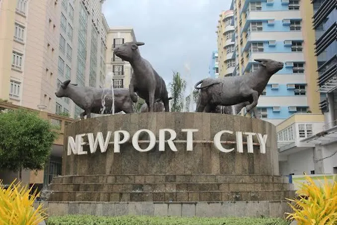 Condotel Across Naia Airport With Wifi Apartahotel